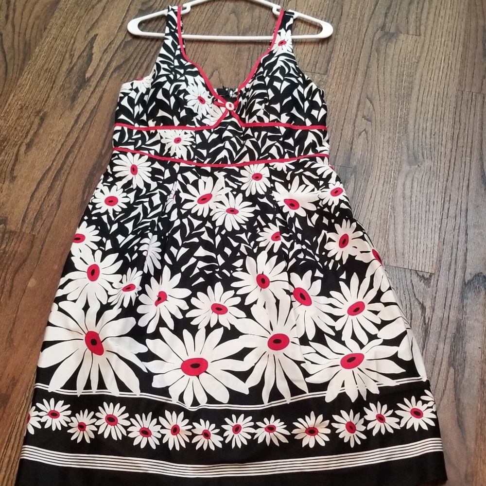 Madison Leigh Red Black White Floral Dress…